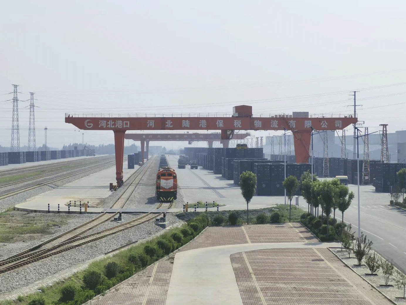 軌道式集裝箱門式起重機(jī)