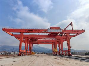 軌道式集裝箱門(mén)式起重機(jī)